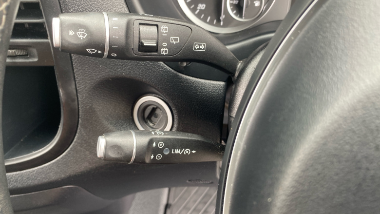 Mercedes-Benz Vito L2 Diesel Rwd 116CDI Premium Crew Van 9G-Tronic